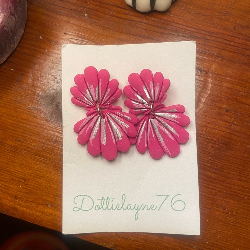 Handmade NWT Pink Flower Earrings
